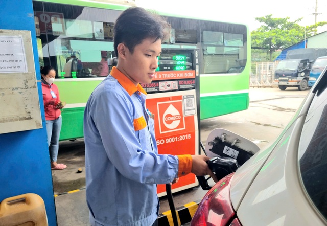 Giá xăng dầu hôm nay 4.9.2025: Trong nước tăng bao nhiêu vào chiều nay?- Ảnh 1. Giá xăng dầu hôm nay 4.9.2025: Trong nước tăng bao nhiêu vào chiều nay?- Ảnh 1.