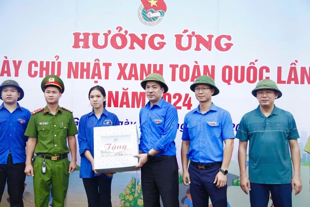 T.Ư Đoàn trao 1 tỉ đồng tạo việc làm cho thanh niên tỉnh Bắc Giang- Ảnh 2.