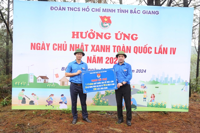 T.Ư Đoàn trao 1 tỉ đồng tạo việc làm cho thanh niên tỉnh Bắc Giang- Ảnh 1.