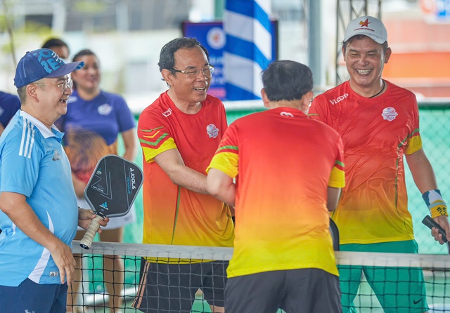 Bí thư TP.HCM dự giải pickleball, vận động 2,8 tỉ ủng hộ đồng bào bị lũ lụt- Ảnh 4.