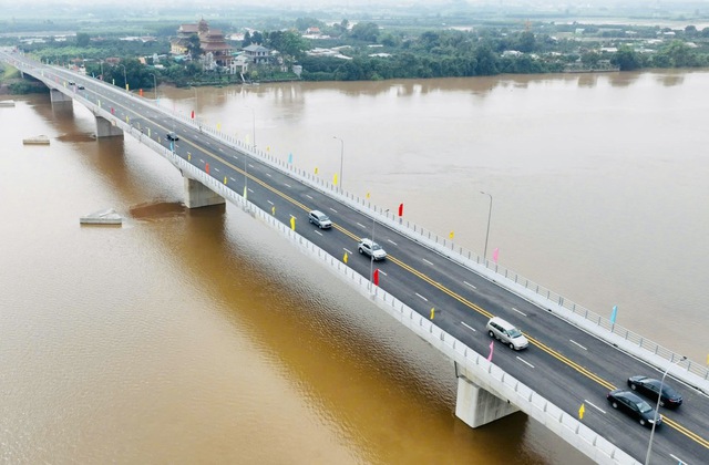 Bình Dương: Đồng loạt khánh thành tuyến đường huyết mạch liên huyện, cầu Bạch Đằng 2- Ảnh 4.