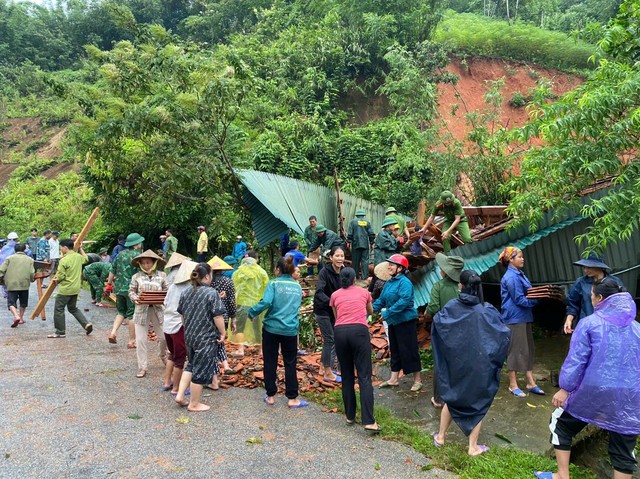 Nghệ An: Di dời khẩn cấp hàng chục hộ dân vì sạt lở- Ảnh 1.