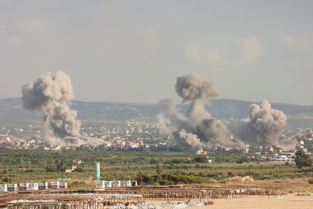 Israel tấn công Li Băng khiến hơn 270 người chết trong ngày, Hezbollah trả đũa- Ảnh 1.