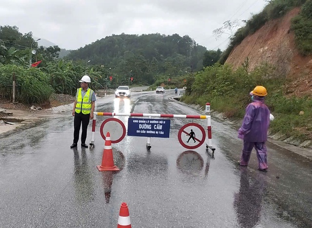 Mưa lũ, sạt lở tại Hà Tĩnh: 9.000 học sinh nghỉ học- Ảnh 2.