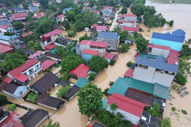 Mưa lũ gây ra nhiều sự cố nguy hiểm ở Thanh Hóa- Ảnh 2.