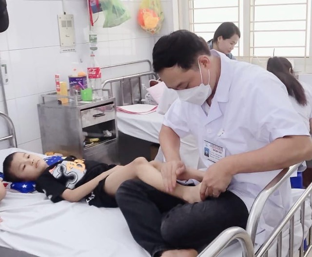 Anh công an kiêm luôn thầy thuốc và thích làm những chuyện ‘bao đồng’- Ảnh 4.