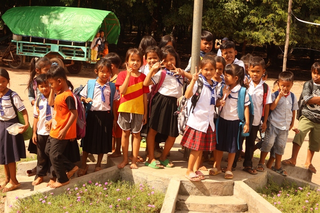 Vàng trắng cao su Việt trên đất Campuchia: 'Tuk tuk học trò' giữa rừng xanh- Ảnh 1.