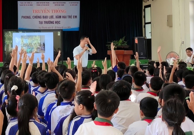 ‘Người thầy đường phố’ cứu cuộc đời của hàng ngàn đứa trẻ lang thang- Ảnh 1.