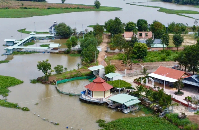 Ồ ạt 'xẻ thịt' lòng hồ, xây dựng trái phép: Chính quyền phải cưỡng chế, di dời công trình vi phạm- Ảnh 1.