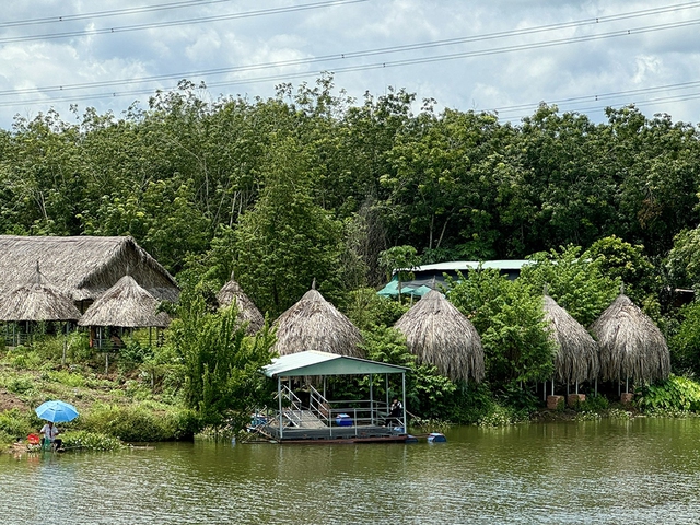 Ồ ạt 'xẻ thịt' lòng hồ, xây dựng trái phép: Chính quyền phải cưỡng chế, di dời công trình vi phạm- Ảnh 6.