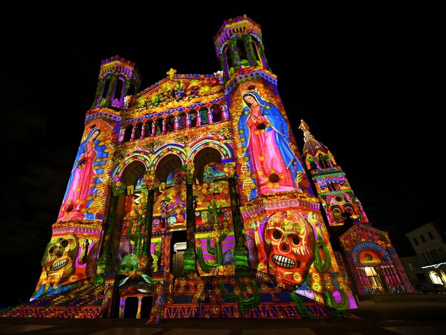 Lyon Light Festival, a colorful art event in France - Photo 5.