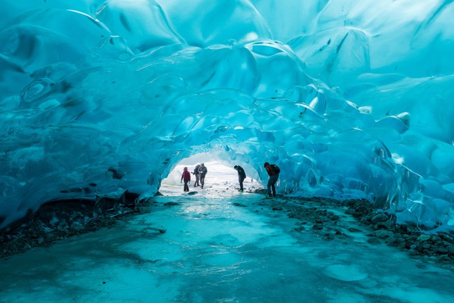 Overwhelmed by the majestic beauty of famous caves in the world - Photo 3.