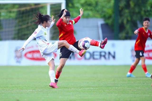 'Ngôi sao nhỏ' Hoàng Vân thăng hoa, U.19 Phong Phú Hà Nam xây chắc ngôi đầu- Ảnh 3.