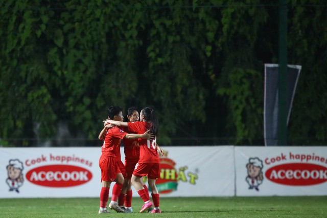 'Ngôi sao nhỏ' Hoàng Vân thăng hoa, U.19 Phong Phú Hà Nam xây chắc ngôi đầu- Ảnh 1.