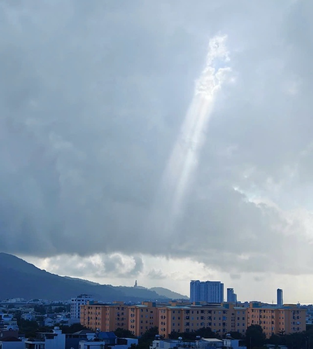 Mạng xã hội tràn ngập 'dị tượng', 'thiên tượng' sau bão lũ: Chuyên gia thiên văn, tín ngưỡng lên tiếng- Ảnh 3.