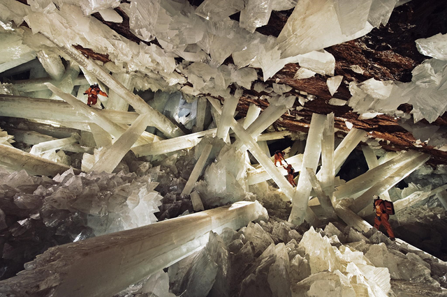 Overwhelmed by the majestic beauty of famous caves in the world - Photo 4.