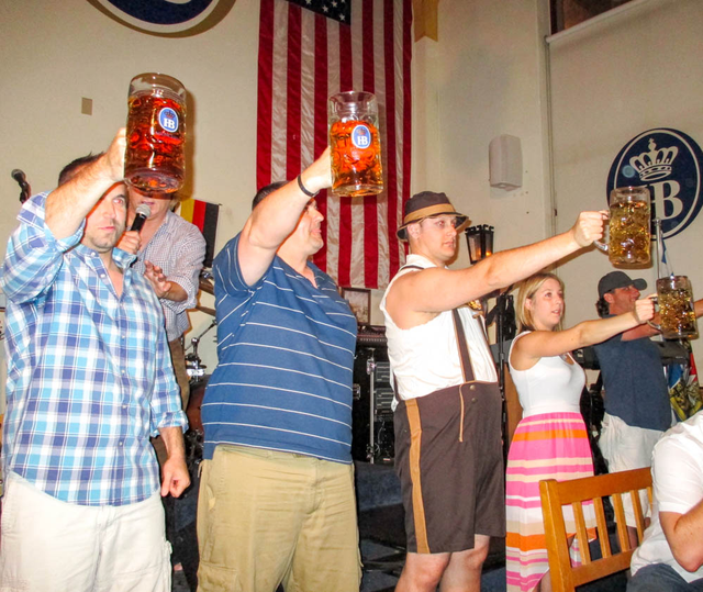 Come to Munich to participate in Oktoberfest, the world's largest beer festival - Photo 3.