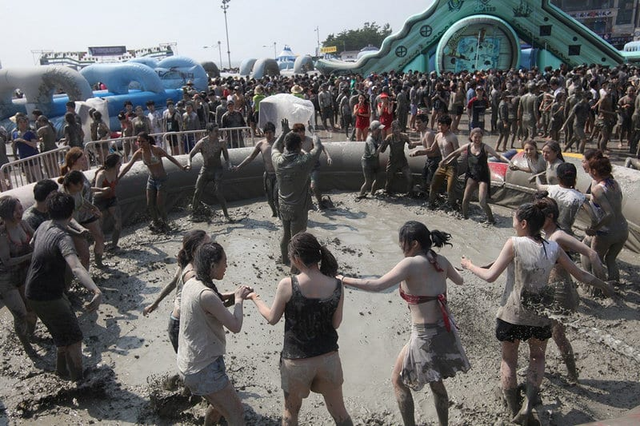 Immerse yourself in Boryeong mud festival: fun not to be missed in Korea - Photo 3.