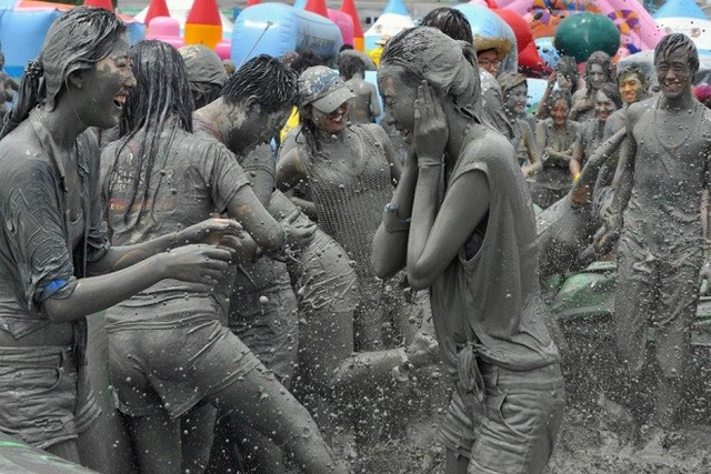 Immerse yourself in Boryeong mud festival: fun not to be missed in Korea - Photo 2.