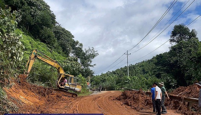 Quốc lộ 27 và quốc lộ 20B trên địa bàn Lâm Đồng bị sạt lở- Ảnh 2.