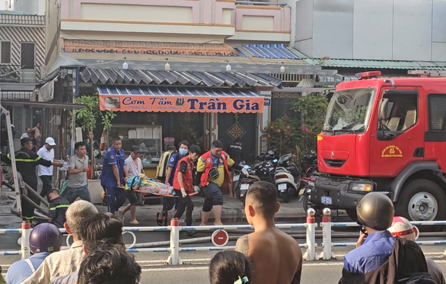 Cháy nhà trong hẻm tại Q.Tân Phú, 1 người nhập viện- Ảnh 1.