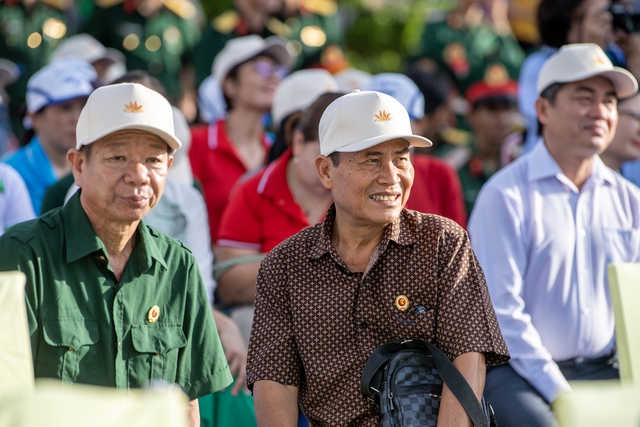 Bay 'nhẹ' tới Côn Đảo- Ảnh 2.