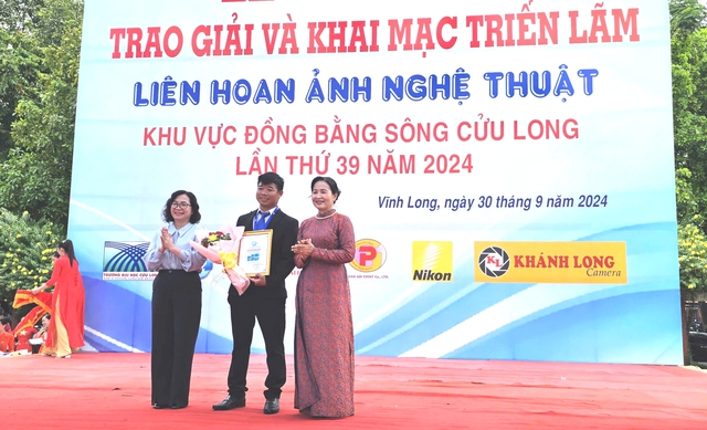 Vẻ đẹp 'Vương quốc gạch' Mang Thít đạt huy chương vàng Liên hoan ảnh nghệ thuật ĐBSCL- Ảnh 2.