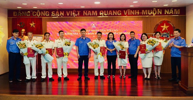 Viện KSND TP.HCM bổ nhiệm chức vụ mới cho nhiều kiểm sát viên- Ảnh 2.