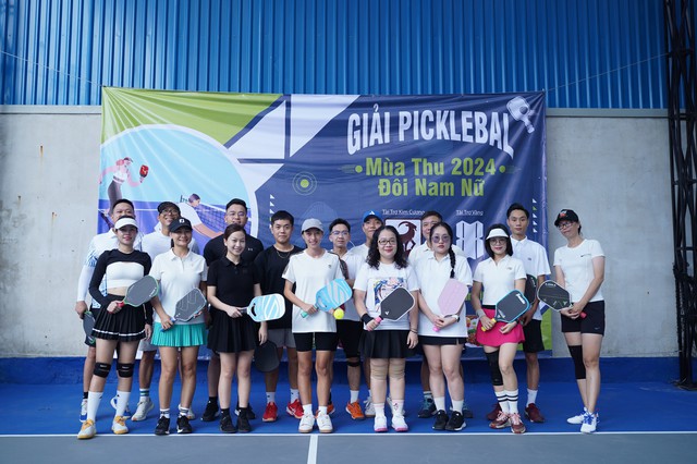 Pickleball: M&ocirc;n thể thao mới đang 'đốn tim' ph&aacute;i đẹp v&igrave; l&yacute; do kh&ocirc;ng ngờ - Ảnh 3.