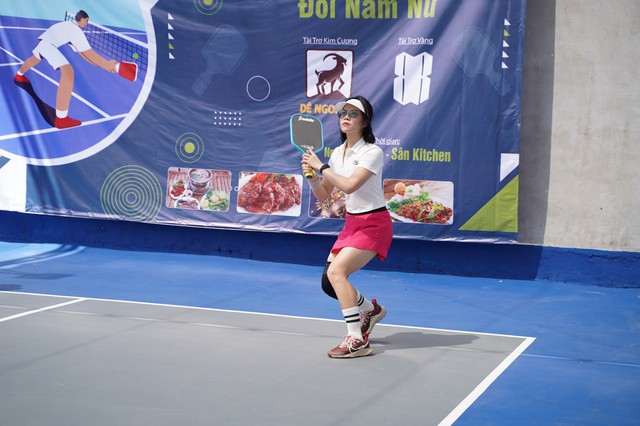 Pickleball: M&ocirc;n thể thao mới đang 'đốn tim' ph&aacute;i đẹp v&igrave; l&yacute; do kh&ocirc;ng ngờ - Ảnh 4.