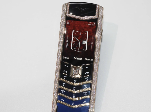 Vertu Việt Nam cảnh báo sự xuất hiện máy Signature S 4G giả- Ảnh 1.