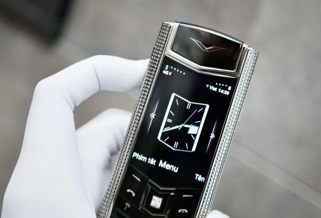 Vertu Việt Nam cảnh báo sự xuất hiện máy Signature S 4G giả- Ảnh 2.