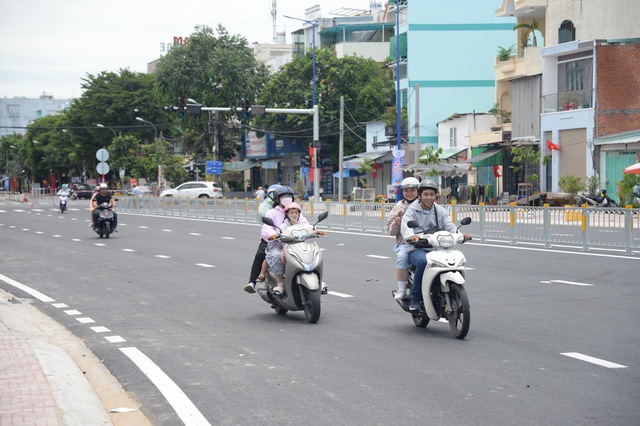 Người dân quận Bình Tân đón đường mới 6 làn rộng thênh thang- Ảnh 3.