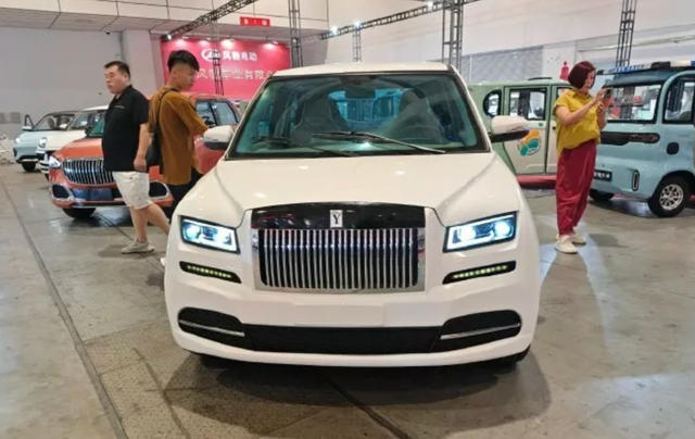 Ô tô cỡ nhỏ xuất xứ Trung Quốc giá gần 2.000 USD nhái thiết kế Rolls-Royce, Maybach- Ảnh 1.