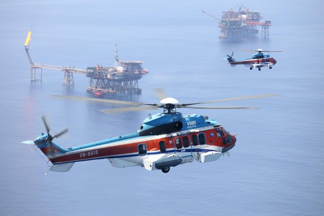 Đội trực thăng Super Puma của Việt Nam đạt 75.000 giờ bay- Ảnh 1.