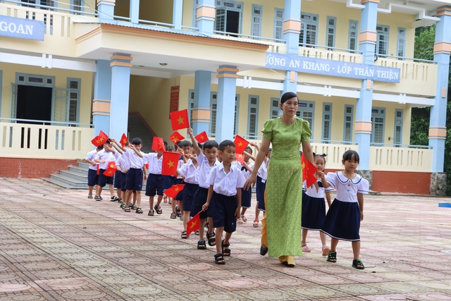 Lễ khai giảng không tiếng vỗ tay, nơi 2 học sinh tử vong do đuối nước- Ảnh 3.