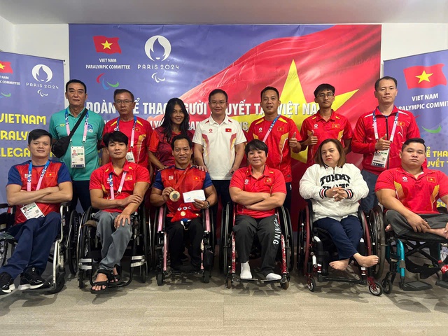 Thưởng nóng cho HCĐ Paralympic của lực sĩ cử tạ Lê Văn Công- Ảnh 3.