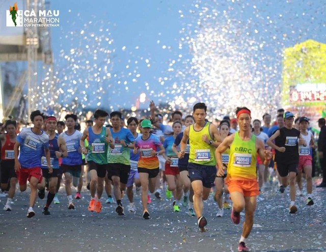  Treo thưởng hấp dẫn, đa dạng nội dung ở giải marathon Cà Mau 2024- Ảnh 1.