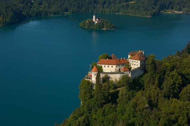 Du lịch đến Slovenia, quốc gia của những tòa lâu đài- Ảnh 1.