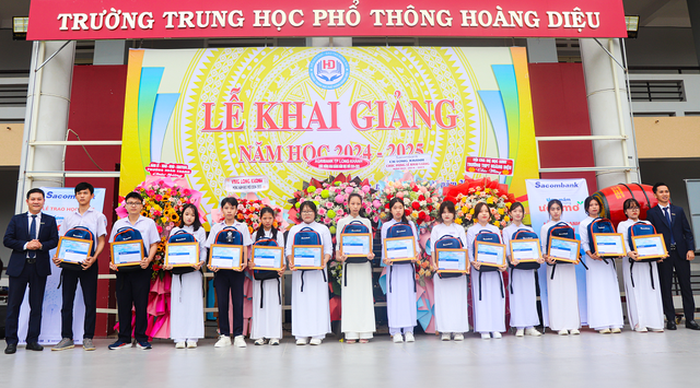 Sacombank dành hơn 11 tỉ đồng trao học bổng ‘Ươm mầm cho những ước mơ’- Ảnh 3.