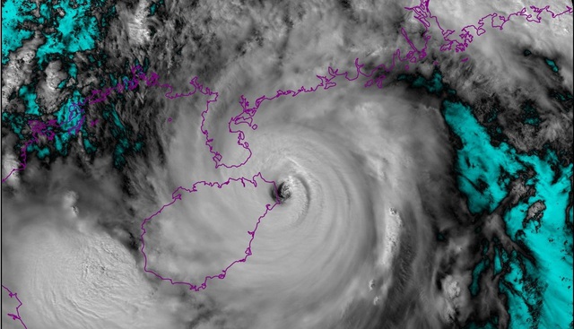 Siêu bão Yagi vừa đổ bộ đảo Hải Nam, Trung Quốc phát cảnh báo đỏ- Ảnh 1.