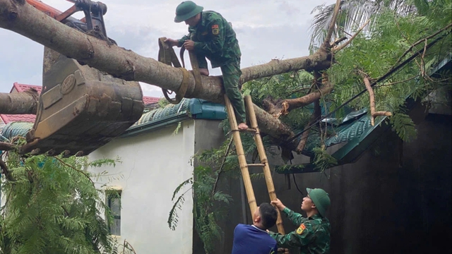 Bão Yagi: Nhiều nhà dân ở Thanh Hóa bị tốc mái- Ảnh 2.