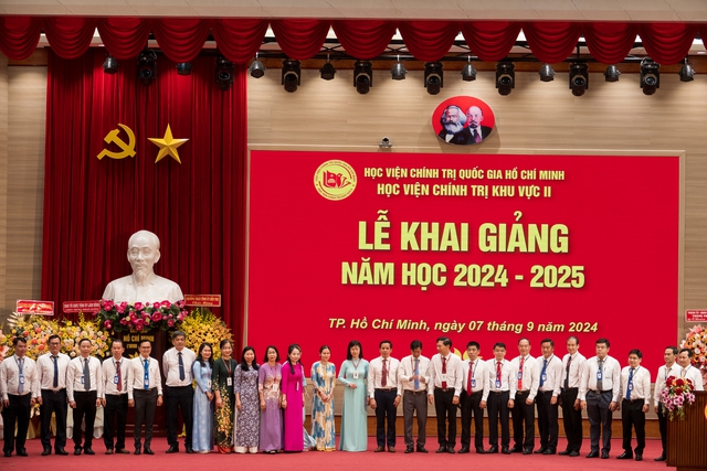 555 cán bộ lãnh đạo và dự nguồn lãnh đạo học Cao cấp lý luận chính trị- Ảnh 3.