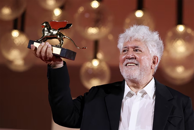 Pedro Almodovar đoạt Sư tử vàng LHP Venice 2024 với phim nói tiếng Anh đầu tay- Ảnh 1.