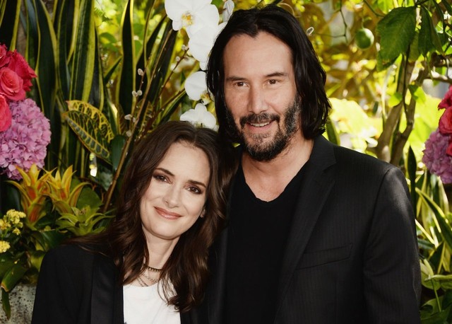 Keanu Reeves và Winona Ryder vẫn xem nhau như 'vợ chồng' sau 32 năm đóng 'Dracula'- Ảnh 1.