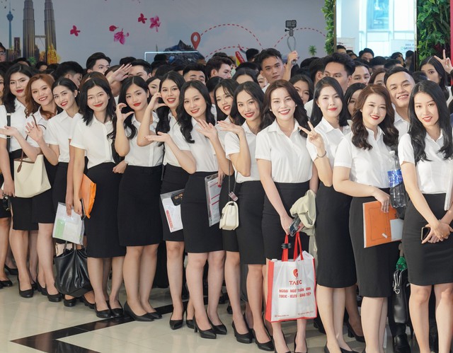 Gần 1.000 ‘trai xinh gái đẹp’ tham gia ngày hội tuyển dụng lớn nhất năm của Vietjet- Ảnh 3. Gần 1.000 ‘trai xinh gái đẹp’ tham gia ngày hội tuyển dụng lớn nhất năm của Vietjet- Ảnh 3.