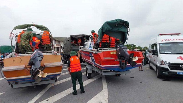 Vụ sập cầu Phong Châu: Cấm mọi phương tiện qua cầu Trung Hà- Ảnh 6.