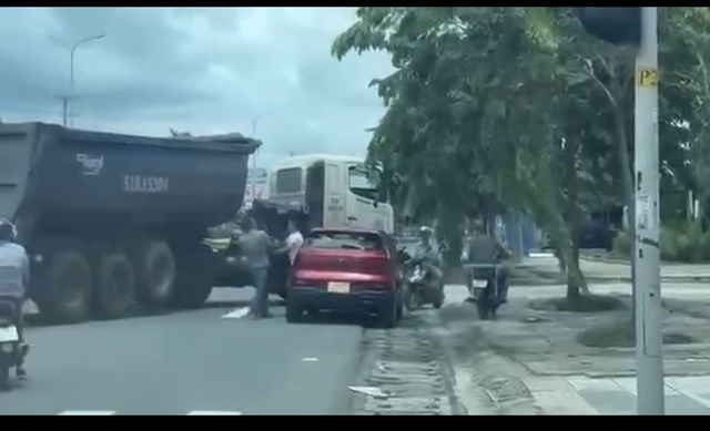 Làm rõ vụ tài xế xe đầu kéo chặn đánh tài xế ô tô trên QL51- Ảnh 3.
