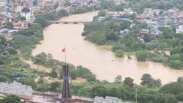 Lũ sông Cầu tràn vào TP.Thái Nguyên, chính quyền xuyên đêm sơ tán dân- Ảnh 2.
