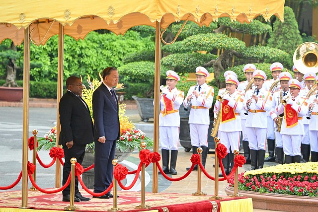 Tổng Bí thư, Chủ tịch nước Tô Lâm chủ trì lễ đón chính thức Tổng thống Mozambique- Ảnh 1.